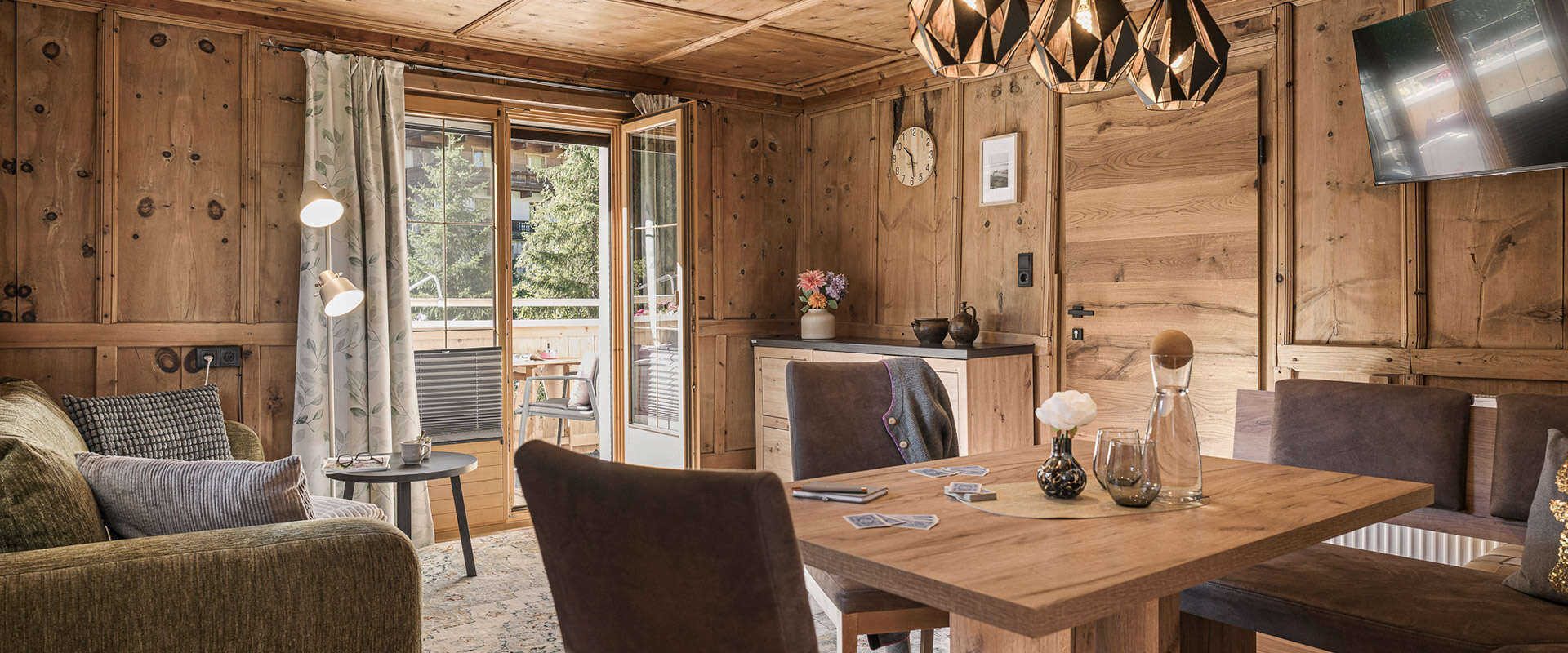 Wohnraum im Appartement im Gästehaus Die Geislerin