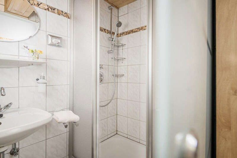 Badezimmer im Gästehaus die geislerin