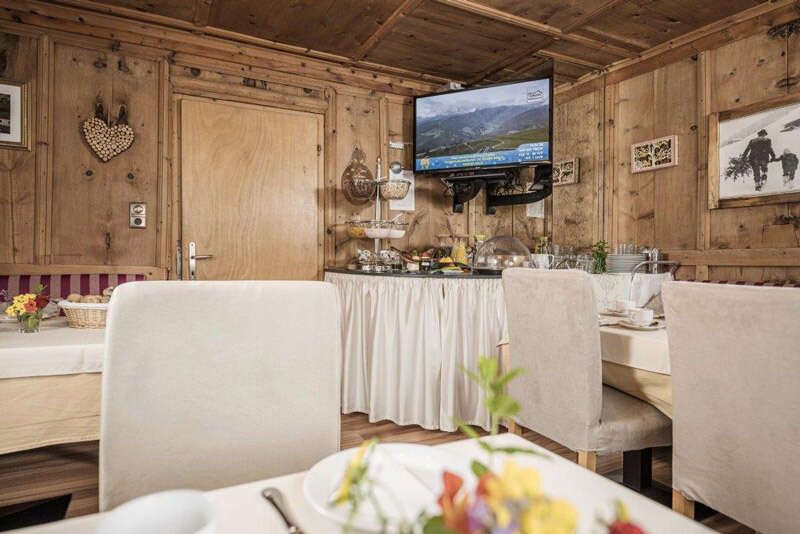 Frühstücksraum im Gästehaus die geislerin in Tirol